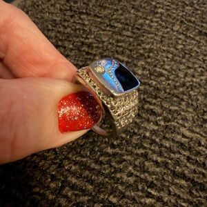 GRANDMAS JEWELRY. SZ 8 1/2 Silver Ring with Black Square Stone and Pavé Accents